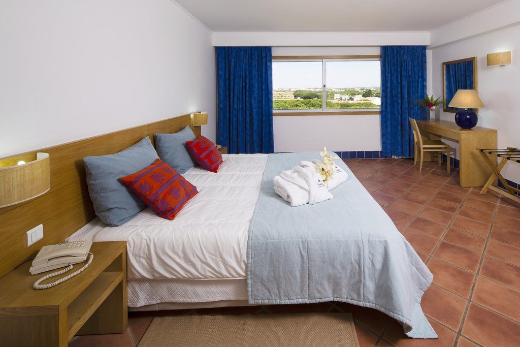 The Patio Suite Hotel อัลบูเฟรา ภายนอก รูปภาพ